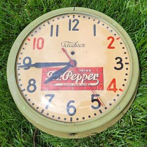 Vintage 1940’s Green DR. PEPPER 10-4-2 Electric WALL CLOCK by TELECHRON – Works!