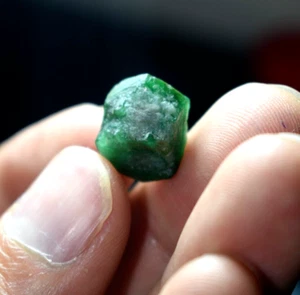 13.20 Carat Top Green Emerald Terminated Crystal From Swat, Pakistan - Picture 1 of 11