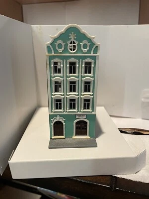 MODEL POWER N SCALE BUILT-UP "PODIATRIST" LIGHTED MODEL KIT #2578 - Image 1 of 4