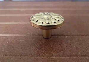 Hickory Hardware P531-PB Polished Brass 1 1/4" Round Cabinet Knob Pulls Newport - Picture 1 of 7