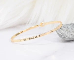 LOVE YOURSELF | Inspirierte Botschaft Gravur Einfacher Armreif | GOLD - Bild 1 von 9