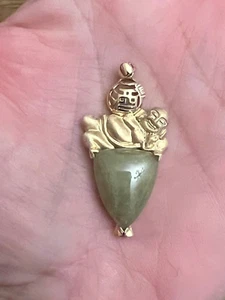 Colgante y dije vintage de oro amarillo de 14 quilates de jade reclinable de Buda feliz - Imagen 1 de 5