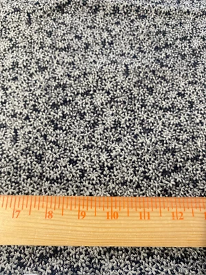 Tecido estampado de algodão Michael Miller cinza floral sobre preto 36" por 44" - Imagem 1 de 2