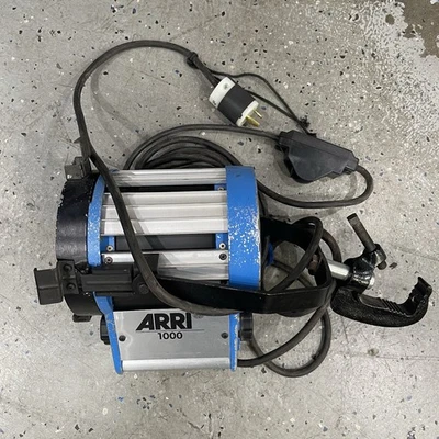 ARRI 1000 Studio Light 110-240V 1000w capacity - Image 1 of 4