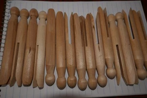 NOS Holz Wäscheklammern 15 Stück rund geschlitzt Hartholz *NEU* - Bild 1 von 3