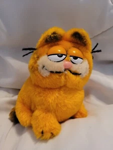 Vintage c.1981 Dakin GARFIELD Sitting Plush 9” Stuffed Cat Animal Toy - Picture 1 of 6