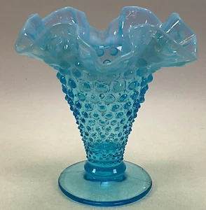 Fenton Art Glass Blue Opalescent Hobnail Double Crimped Trumpet Vase - Vintage - Picture 1 of 4