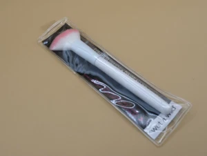 Wet n Wild Contour Brush-Pink/White Bristles-Cruelty-Free/Gluten-Free/Vegan. NEW - Picture 1 of 2