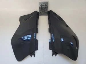 SUZUKI DR650SE BLACK SIDE FRAME COVERS LH RH OEM LEFT RIGHT Set from Japan - Picture 1 of 7