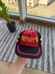 FERRARI VINTAGE GORRA CARRERAS SOMBRERO ROJO SNAPBACK AÑOS 90 ESCASO RARO USADO TALLA 54 cm - Imagen 1 de 7