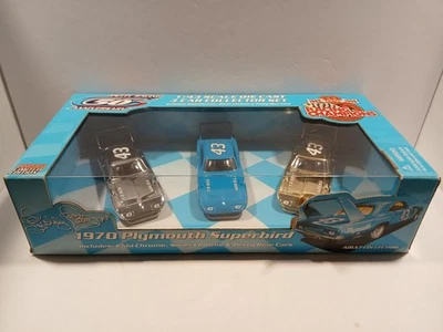 Racing Champions Gold & Silver Chrome 1999 Richard Petty '70 Superbird 1:43 - Image 1 of 4