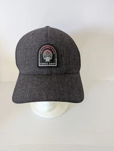 Sombrero Travis Mathew Gris Azúcar Calavera FlexFit Sombrero Gorra Snap Back Golf - Imagen 1 de 7
