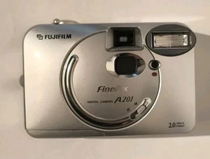 Fujifilm Finepix A201 Digitalkamera Kompakt Kamera 2,0 MP - Bild 1 von 4