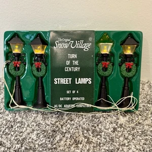 Juego de 4 farolas Dept 56 Snow Village cambio de siglo batería 5504-2 - Imagen 1 de 4