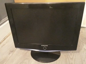 Samsung LE19R71B 19” SCART TV With Remote Control --wit Stand and Remote* -  - Picture 1 of 4