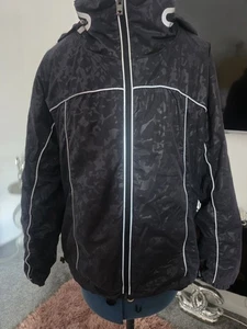 SUPERDRY SPORT Hombre Negro Lluvia Chaqueta con Capucha Oculta 2 Bolsillos Talla Pequeña - Imagen 1 de 3