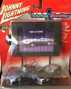 Johnny Lightning Yesterday Today Jaguar Set  2001 XK8 Roadster  & 1961 E-Type 