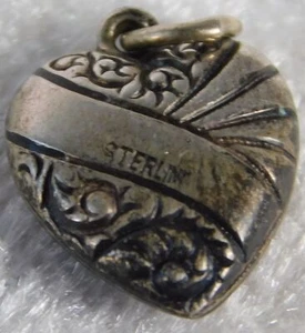 Vintage 1940's Repousse Sterling Silver Ornate Puffy Heart Scrolled Charm 5/8" - Picture 1 of 2