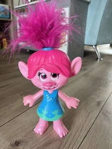 Hasbro DreamWorks Trolls World Tour Superstar Poppy Singing Troll Sound Doll - Picture 1 of 7