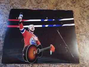 BRETT KISSEL FOTO AUTOGRAFATA 8 X 10 OPACA PREMIO JUNO CCM AWARD (B) - Foto 1 di 1
