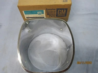 Chevrolet Vega 1976 1977 faro bisel diestro perfecto estado GM 369890 369884 Foto 1 de 4