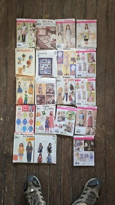 Lot of 19 UNCUT Sewing Patterns Simplicity Butterick McCall Craft Aprons Vests - Image 1 of 4