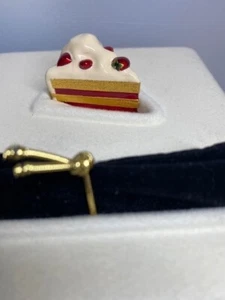 Ester Lauder Solid 2000 Strawberry Dreamy Dessert Cake NIB REDUCED!! - Picture 1 of 5