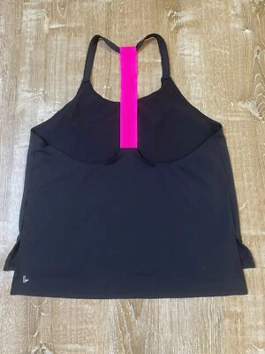 Camiseta sin mangas Demi Lovato de Fabletics ¿talla pequeña? Espalda deportiva rosa neón negro Foto 1 de 4