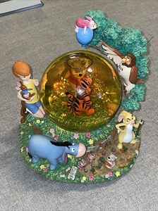Disney Winnie Puuh Schneekugel mit Musik - Bild 1 von 16