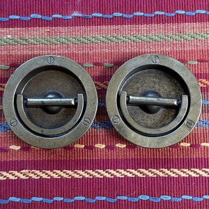 Cassettiera Nautica Bassett Tiranti 2 Campagna Tonda Ottone Incasso Vintage - Foto 1 di 13