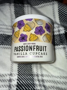 1 Bath & Body Works PASSIONFRUIT VANILLA CUPCAKE Large 3-Wick Candle 14.5 oz - Picture 1 of 3