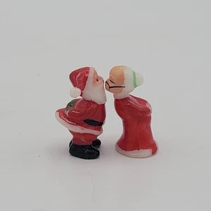 Vintage Hard Plastic Kissing Santa & Mrs Claus Figurines Doll House Size - Bild 1 von 4