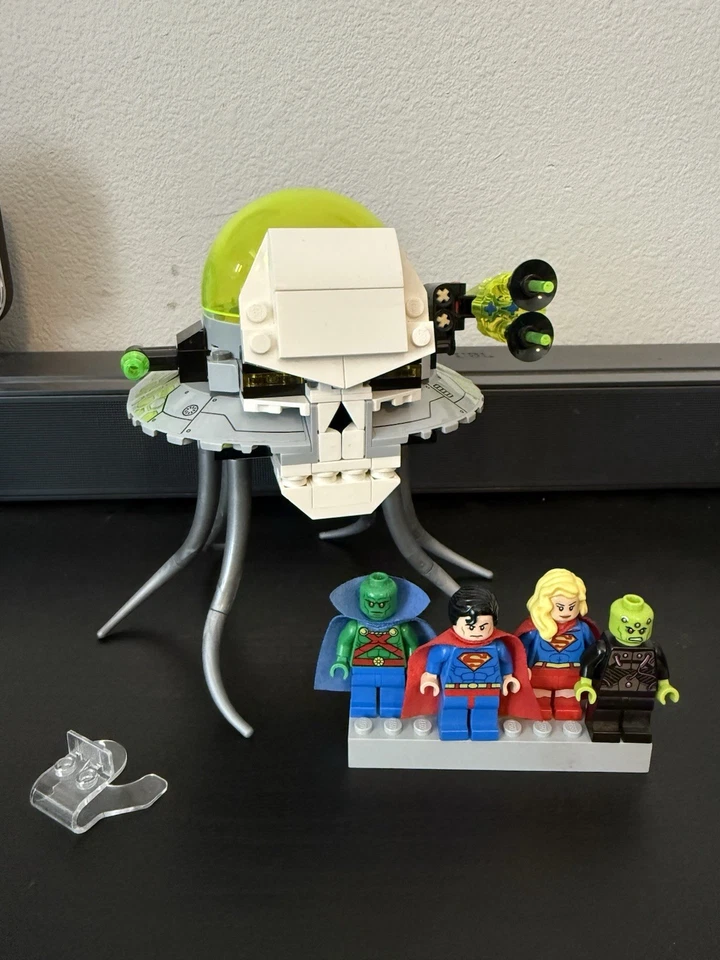 LEGO DC Comics Super Heroes: Brainiac Attack (76040) 100% Complete - Image 1 of 4