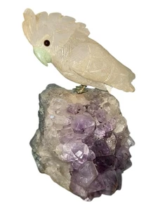 Geschnitzter weißer Jade Kakadu auf Amethyst Geode Sockel Skulptur - Bild 1 von 6