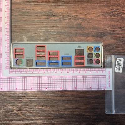 Protector de E/S ATX para placa base desconocida placa posterior de E/S Foto 1 de 2