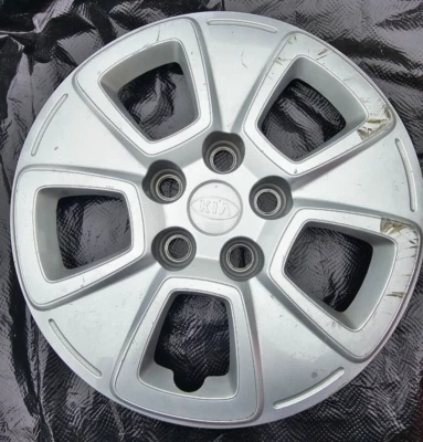 2006-2013 KIA SOUL 15" OEM HUBCAP PN52960-2K100 - Image 1 of 4