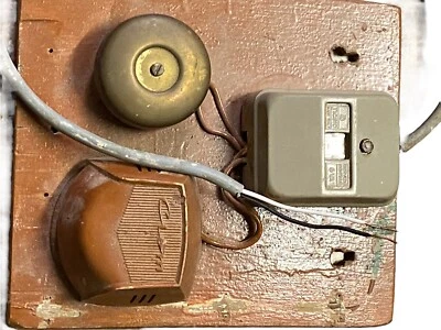 ANCIEN VINTAGE SONNETTE DE PORTE D ENTRÉE TABLEAU ELECTRIQUE - Photo 1/4