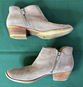 LUCKY BRAND Taupe Suede Leather Perforated Women's Ankle Boots Size 8.5M - Picture 1 of 12