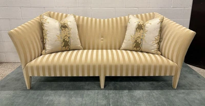 Sofá Donghia "Spirit" de John Hutton; tapizado en mohair a rayas; como nuevo 89" Foto 1 de 4