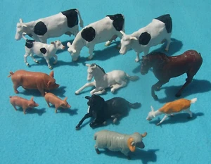 12 x VINTAGE BRITAINS FARMYARD ANIMALS COWS CATTLE HORSES PIGS GOAT & RAM IN VGC - Picture 1 of 3