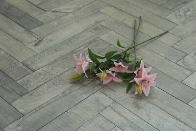 ¡Nuevo! Gris oscuro, cepillado, aserrado marcado roble espiga de ingeniería muestra de parquet Foto 1 de 4