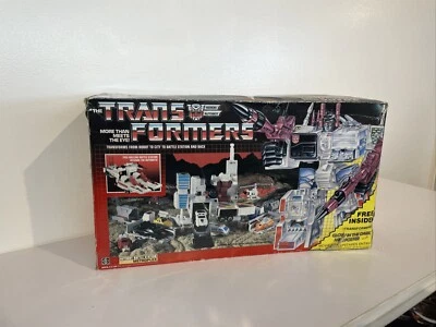 Transformers G1 1985 AUTOBOT BATTLE STATION METROPLEX W Box Rubber 1 Hip Screw#1 - Image 1 of 4