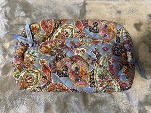 BOLSA DE COSMÉTICOS VERA BRADLEY AZUL PASILEY FORRADA DE PLÁSTICO CON BOLSILLO FRONTAL - Imagen 1 de 14