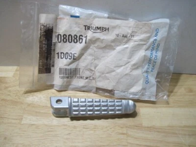 Triumph Daytona 600/650 2002-2005 4 cilindros Reposapiés delantero derecho, T2080861 Foto 1 de 4