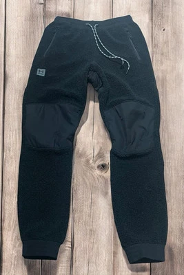 Pantalones deportivos pequeños UA Under Armour Sherpa negros deportivos 27 x 30 para hombre en muy buena condición Foto 1 de 4