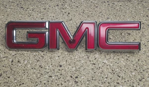 2000-2006 GMC Sierra Yukon Front Grille Emblem Badge Logo OEM 15706 323 - Picture 1 of 9
