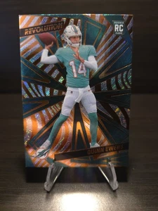 2025 Panini Revolution Quinn Ewers #235 RC - DOLPHINS - Foto 1 di 2