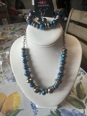 Conjuntos de collar azul, negro de lujo doblado con joyas de paparazzi Foto 1 de 3