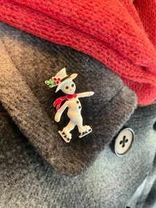 Vtg Ice Skating Snowman Enamel Winter Fun Christmas Brooch Pin Top Hat Anthro - Picture 1 of 16
