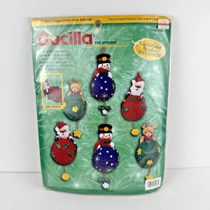 Nuevo Kit de 6 adornos con apliques de fieltro Bucilla 84078 recortadoras de árboles selladas - Imagen 1 de 4